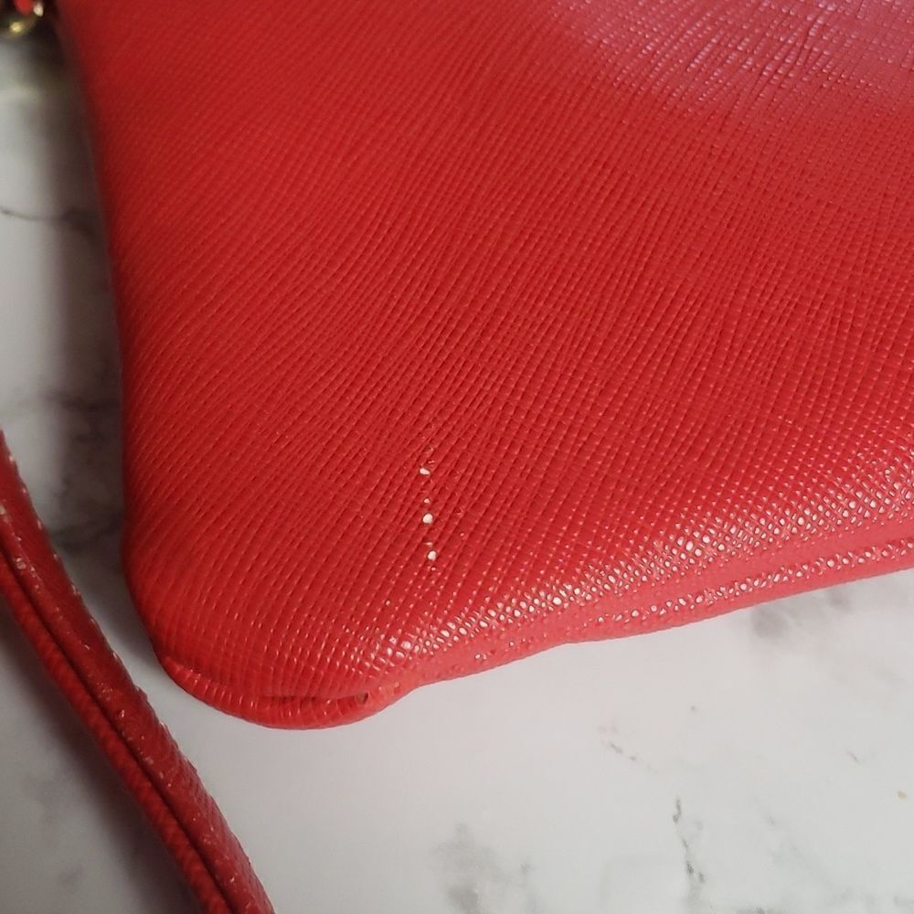 Red Mobile Power Bank Charger Handbag - Picture 2 of 12
